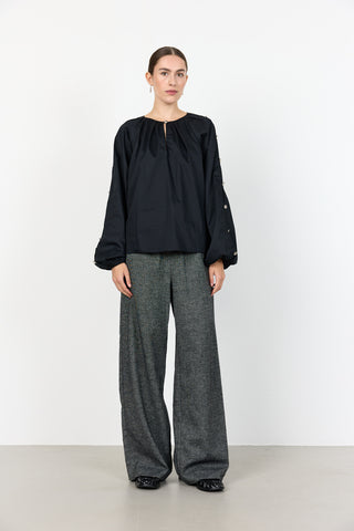 LR-ISLA SOLID 131 Blus Svart