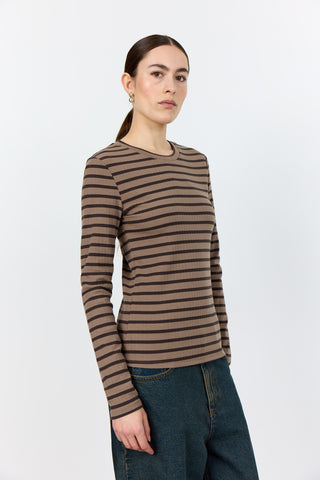 LR-NEDDIE 2 T-shirt Mörkbrun