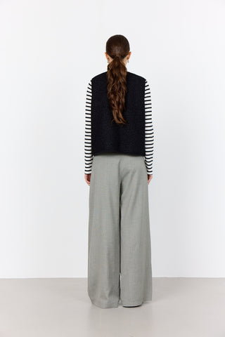 LR-NISSA 1 Väst Svart