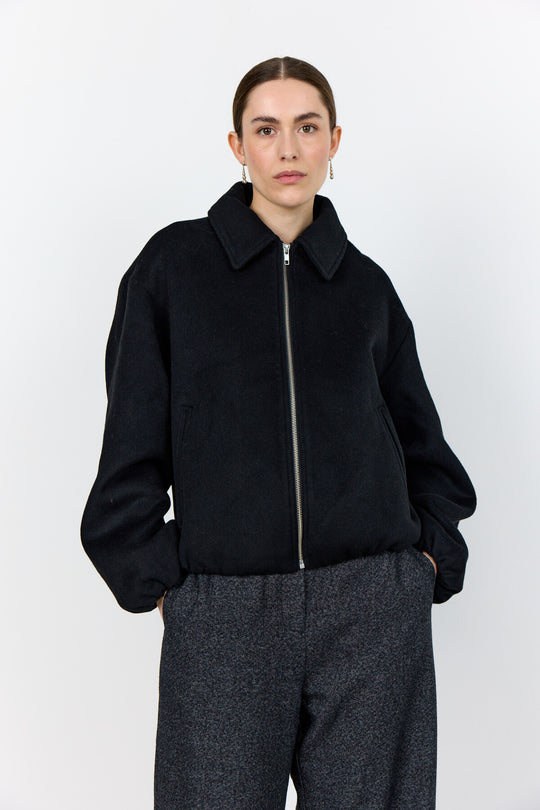 LR-OWA 37 Jacka Svart