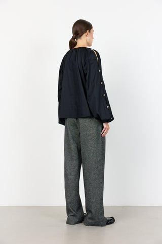 LR-ISLA SOLID 131 Blus Svart