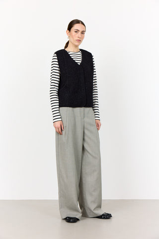 LR-NISSA 1 Väst Svart