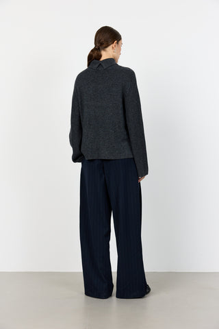 LR-OSSY 1 Strik Mörkgrå